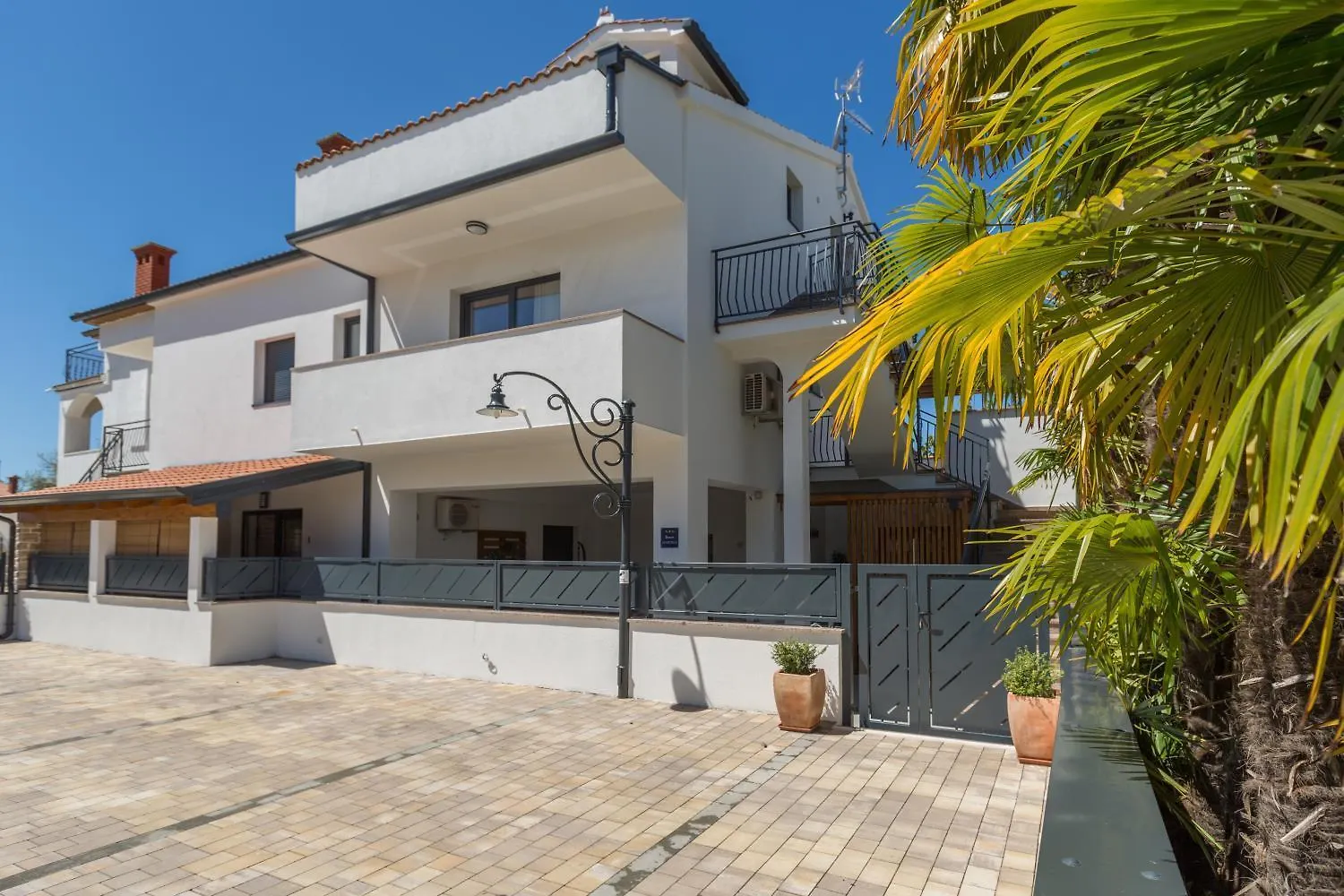 Traumhaftes Apartment Mit Meerblick Und Privatem Balkon - Nur 250 Meter Zum Strand Porec 0*,  Croatia