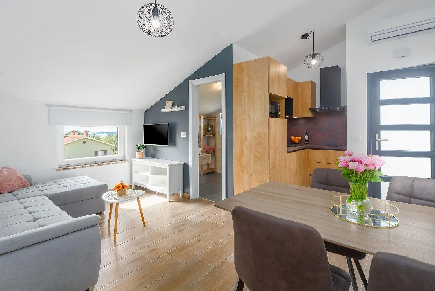 Traumhaftes Apartment Mit Meerblick Und Privatem Balkon - Nur 250 Meter Zum Strand Porec Croatia