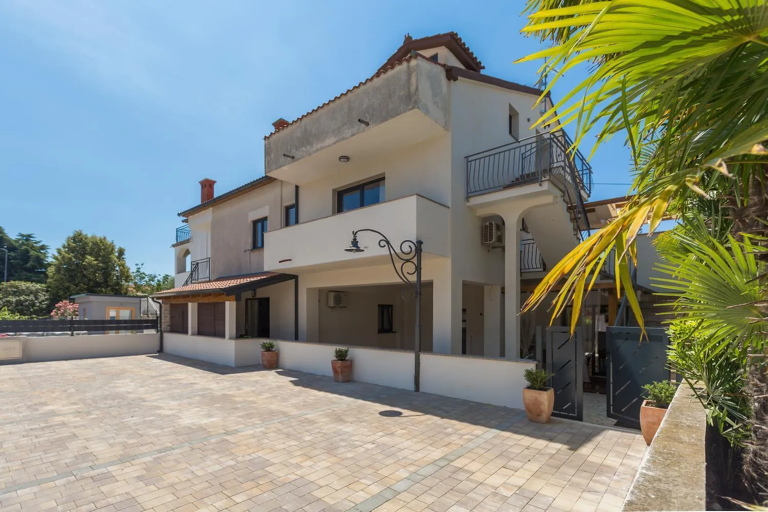 Traumhaftes Apartment Mit Meerblick Und Privatem Balkon - Nur 250 Meter Zum Strand Porec