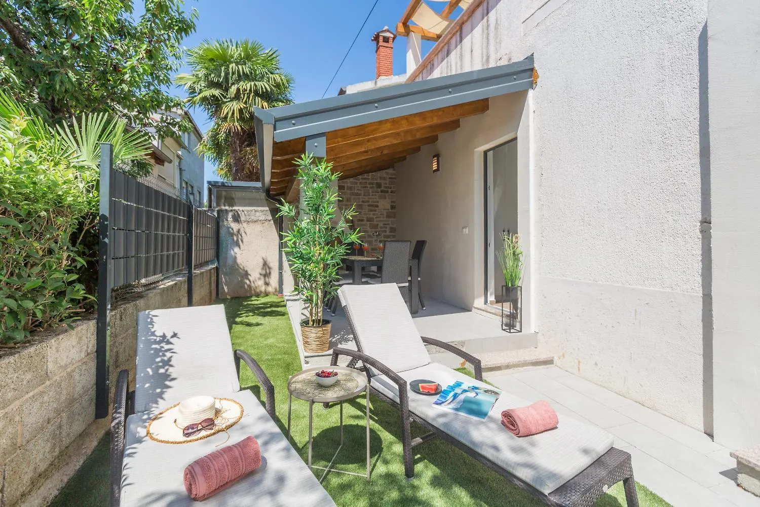 Traumhaftes Apartment Mit Meerblick Und Privatem Balkon - Nur 250 Meter Zum Strand Porec