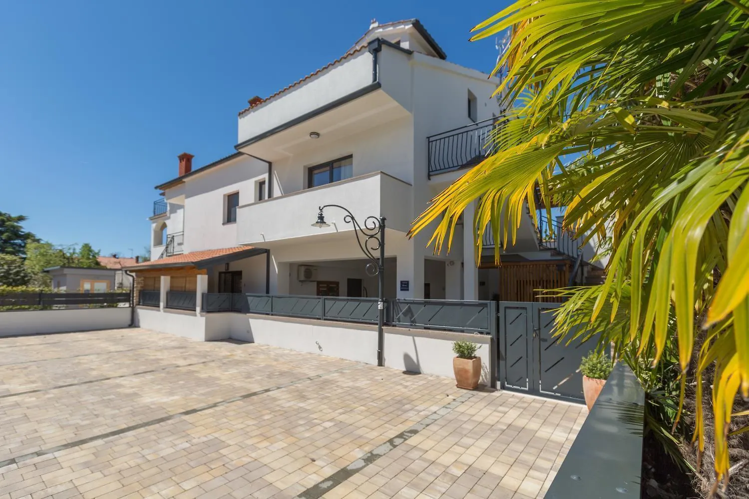 Traumhaftes Apartment Mit Meerblick Und Privatem Balkon - Nur 250 Meter Zum Strand Porec